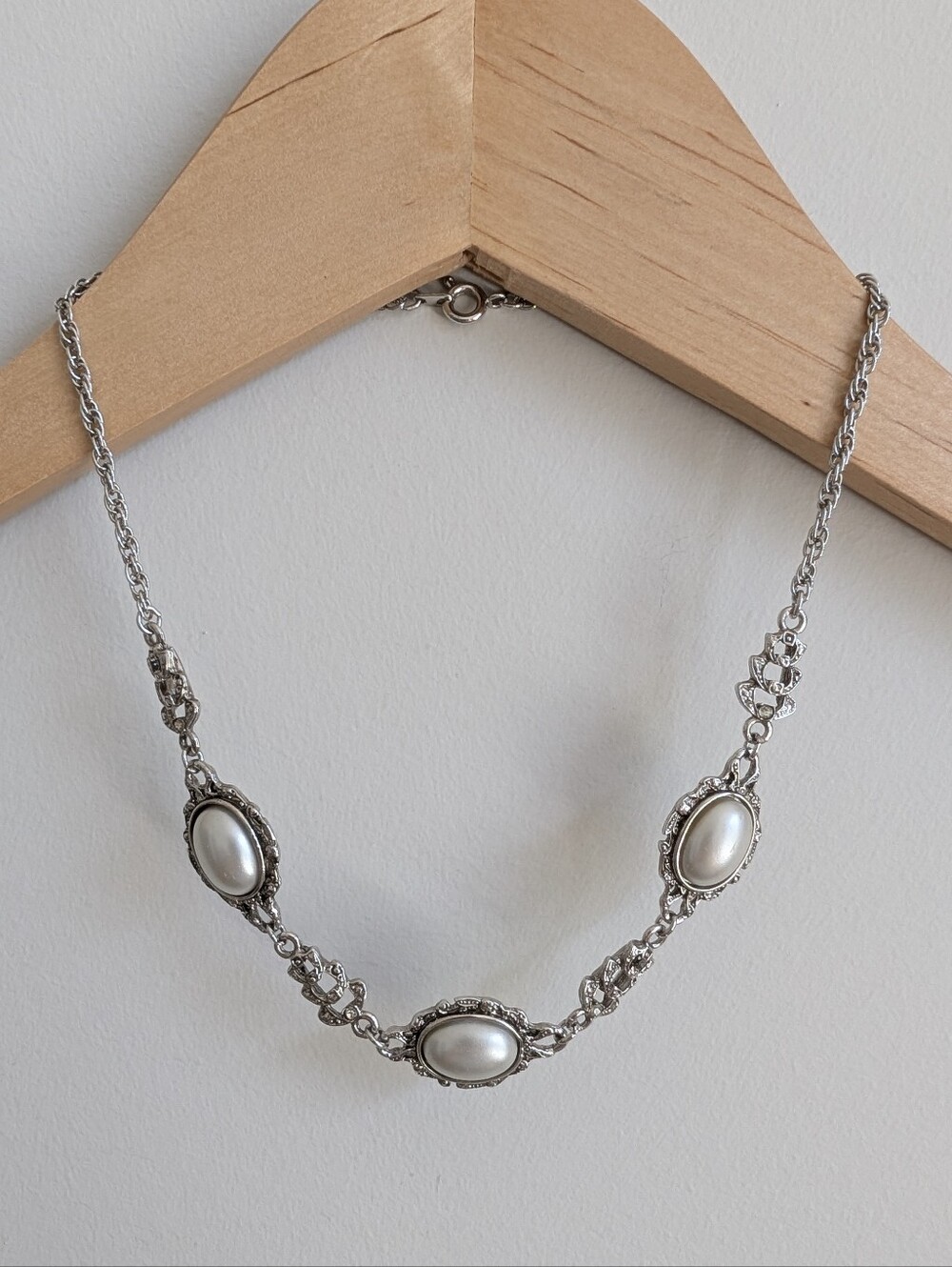 Silver Tone With Pearl Look And Tiny Crystals Short Necklace